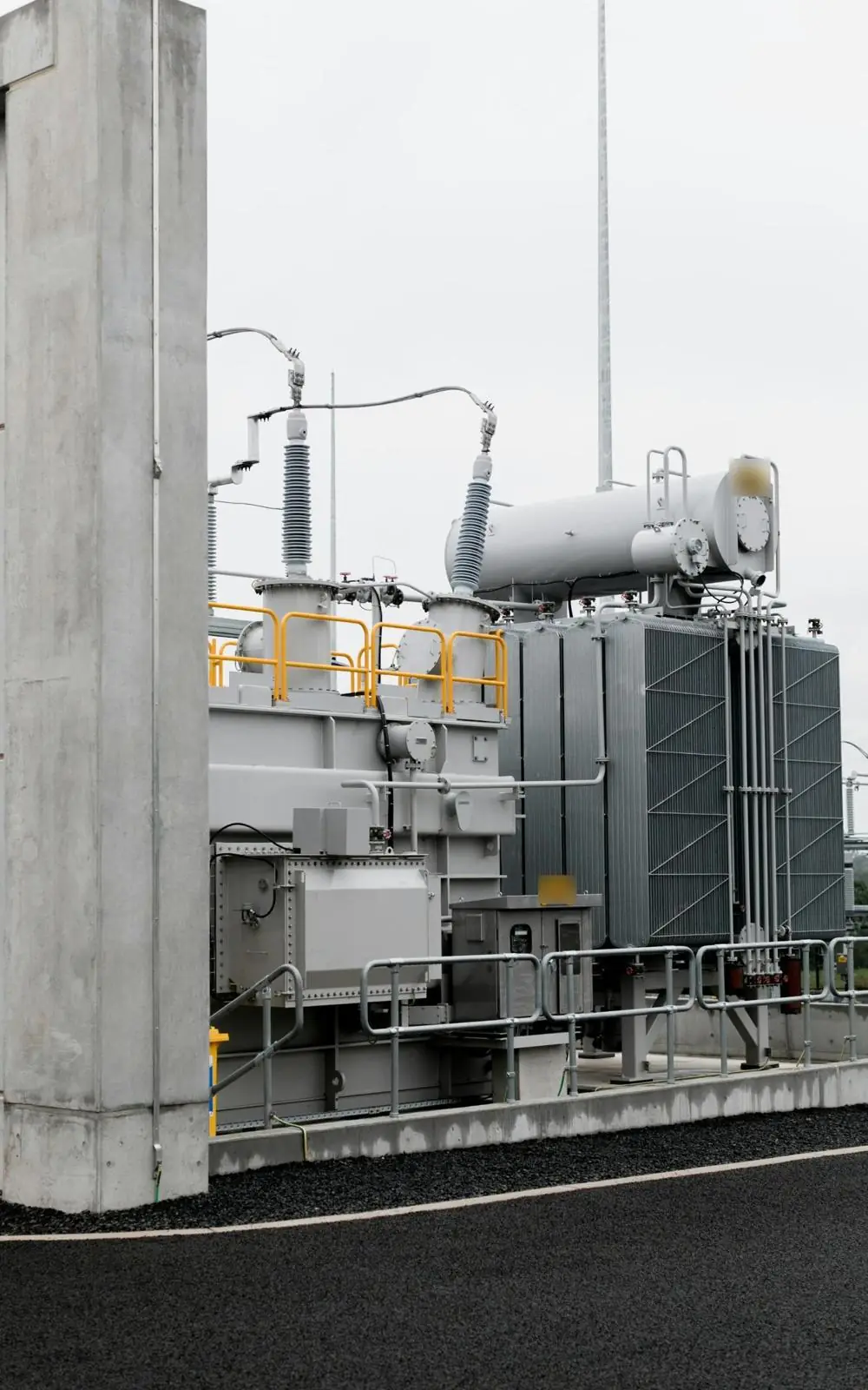 Power transformer with radiators, conservator and frame
